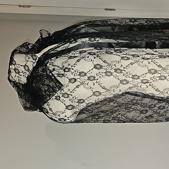 Planet Spirit Black Lace Hooded Cape NWOT Halloween Witch Day of the Dead 56" - Picture 5 of 14